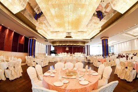 A Guide to Planning Your Chinese Wedding on a Budget – East Meets Dress Chinese Wedding Ideas, Chinese Wedding Banquet, Chinese Wedding Favors, Chinese Banquet, Banquet Restaurant, Modern Chinese Wedding, Wedding Banquet Hall, Chinese Wedding Invitation, Chinese Wedding Decor