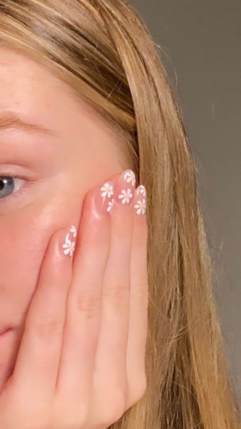 Clear Nails With Flowers, White Gel Nails, Flowers Nails, Baby Blue Nails, Daisy Nails, Nail Art Designs Summer, Minimal Nails, Flower Nail Designs, Clear Nails