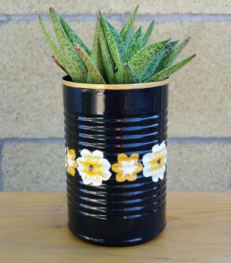 Upcycled tin can. Hand painted cactus mini pot. Succulent Pots Diy Paint, Painted Tin Can Flower Pots, Tin Painting Ideas, Tin Can Painting Ideas, Painting Tins Cans, Decoupage Tins, Painted Cactus, Painted Tin Cans, Tin Can Flowers