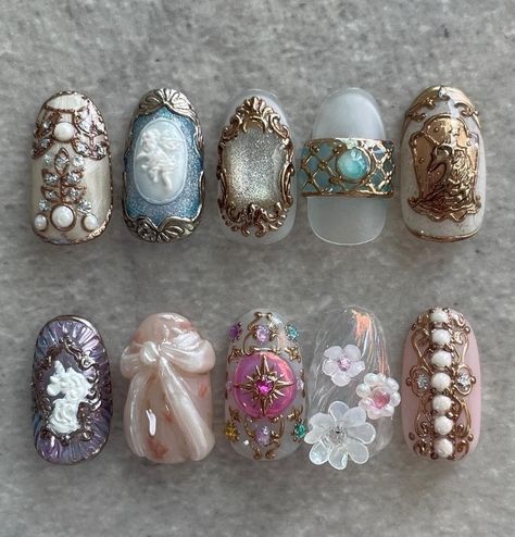 Antique Nail Art, Wes Anderson Nails, Rococo Nail Art, Marie Antoinette Nails, Vintage Nails Aesthetic, Rococo Nails, Victorian Nails, Baroque Nails, Antique Nails