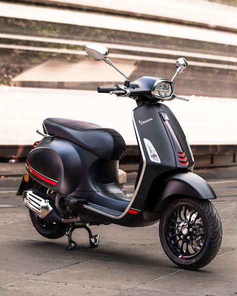 Vespa (@vespa) • Instagram photos and videos Vespa Black, Vespa Sprint 150, Vespa Models, Vespa Gts 300, Scooter Shop, Vespa Sprint, Vespa Gts, Scooter Motorcycle, Young At Heart