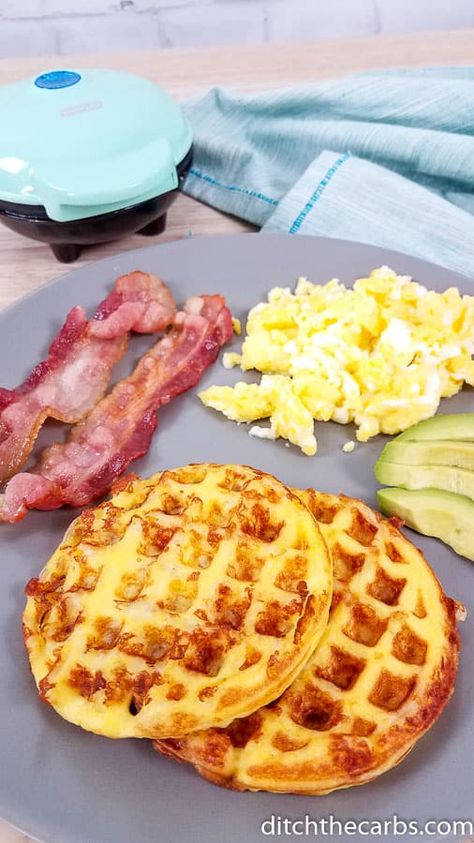 Keto Breakfast Chaffles, Breakfast Chaffles, Sugar Free Waffles, Bread Crackers, Sugar Free Breakfast, Sweet Savory Recipes, Egg And Cheese Sandwich, Eggs And Bacon, Waffle Maker Recipes