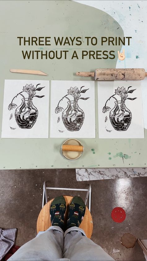 View of three block prints printed with three different printing methods. Diy Lino Printing Press, Lino Print Tutorial, Diy Lino Press, Printmaking For Beginners, How To Linocut Print, Diy Print Making, Printmaking At Home, Lino Print Beginners, Printmaking On Clothes