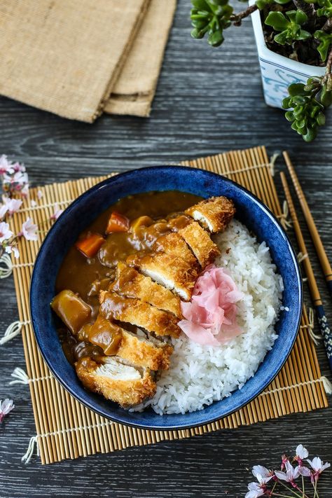 Japanese Food List, Curry Photography, Katsu Curry Recipes, Fried Breaded Chicken, Mild Curry, Chicken Katsu Curry, Katsu Curry, Chicken Cutlet, Chicken Katsu