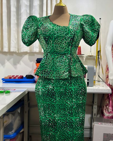 Beautiful six pieces blouse with tulip sleeves #abujatailor African Lace Dresses, Tulip Sleeve, Tulip Dress, African Lace, Skirt And Blouse, African Wear, African Dress, African Fashion, Kids Dress