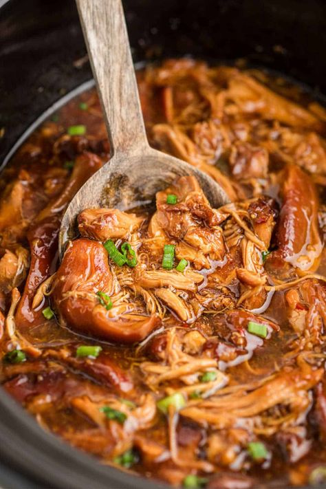 CLose up of inside a crock pot with bourbon chicken dish in side. Crock Pot Bourbon Chicken, Bourbon Chicken Crockpot, Crockpot Roast Recipes, Bourbon Chicken Recipe, Slow Cooker Meatloaf, Sweet Bourbon, Bourbon Sauce, Chicken Crockpot Recipes Easy, Bourbon Chicken