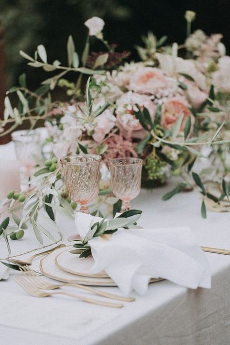 Fine art table scape with garden roses and olive twigs and elegantly staged dinnerware in a soft color palette with light pink and light green details <br><br>#italiandestinationwedding #gettingmarriedintuscany #romanticwedding #weddingstyling #endofsummerwedding #fineartbride #fineartwedding Golden Cutlery, Handmade Dinnerware, Wedding In Tuscany, Romantic Table, Have Inspiration, Wedding Decor Inspiration, French Wine, Wedding Table Decorations, Tuscany Wedding