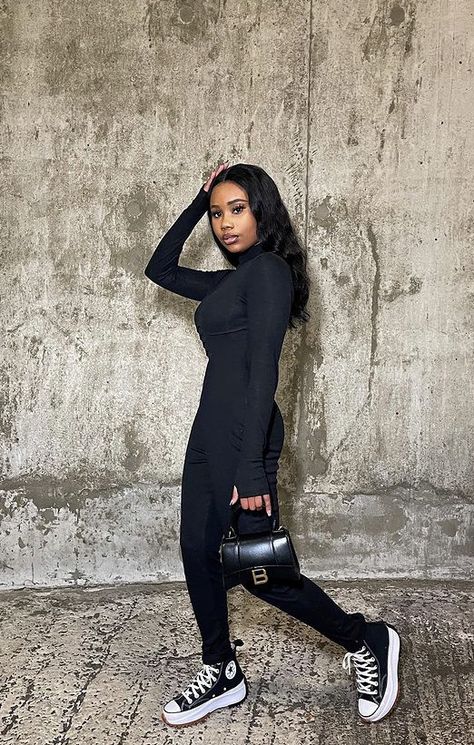 Jumpsuit And Sneakers Outfit Baddie, Jumpsuit With Converse, Sneakers Outfit Baddie, Sneaker Pose, Jumpsuit And Sneakers Outfit, Converse Platforms, Outfit Poses, Fall Outings, Girls Winter Fashion