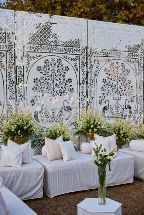 Mirror Stage Wedding, Mirror Theme Wedding, Pichwai Decor, Sangeet Backdrop, Evening Wedding Decor, Unique Event Decor, Mural Art Design, Wedding Mirror, Wedding Entrance Decor