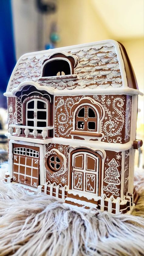 Fisher Price Doll House, Haunted Gingerbread House, Christmas Dollhouse, Dollhouse Decorating, Dollhouse Christmas, Craft Stalls, Diy Ceramic, Christmas Gingerbread House, Toy House