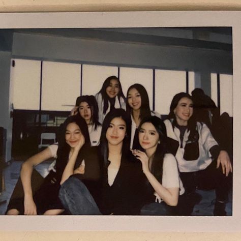 7 Girls Squad Aesthetic, 7 Girls Squad, Squad Aesthetic, Blonde Asian Hair, Girls Squad, Group Names Ideas, Boy Squad, Friendship Photoshoot, Korean Best Friends