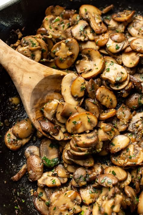 Easy Garlicky Sauteed Mushrooms Easy Sauteed Mushrooms, Salt And Lavender, Round Steak Recipes, Filet Mignon Recipes, Seared Pork Chops, Sautéed Mushrooms, Beef Steak Recipes, Lavender Recipes, Mushroom Dish