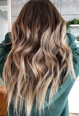 Summer Bayalage Hair, Light Brown Bolyoge, Bayalage Light Brown Hair, Bronde Balayage Beach, Brown To Blonde Balayage Extensions, Low Mantience Balayage, Low Light Hair, Beachy Blonde Highlights, Dark Blonde Color Melt