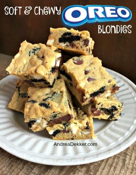 Oreo Blondies Recipe, Oreo Blondie Bars, Easy Sellable Desserts, Oreo Blondies, Blondies Cookies, Brownie Desserts, Chewy Chocolate Chip, Dessert Bar Recipe, Chewy Chocolate Chip Cookies