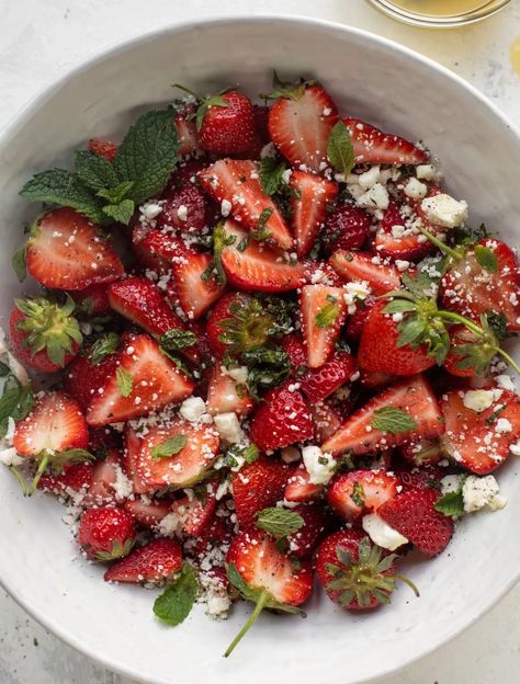 Strawberry Appetizers, Mint Salad Recipes, Strawberry Feta Salad, Strawberry Salad Recipe, Strawberry Feta, Champagne Vinaigrette, Simple Vinaigrette, Fresh Salad Recipes, Mint Salad