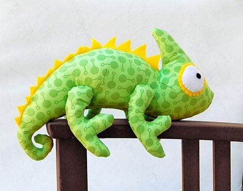 plush_toy_pattern_Chameleon_Soft_Toy_PDF Soft Toy Sewing Pattern, Quilted Toys, Toy Sewing, Soft Toy Patterns, Animal Sewing Patterns, Sewing Stuffed Animals, Fabric Toys, Plush Pattern, Animal Projects