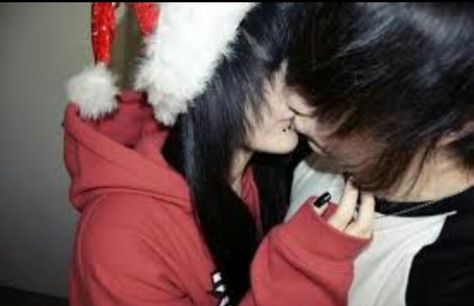 Awe I remember this it was me and Dash's frist Christmas Amor Emo, Emo Couple, Cute Emo Couples, Emo Couples, Estilo Emo, Emo Love, Scene Goth, 2000s Emo, Emo Kid