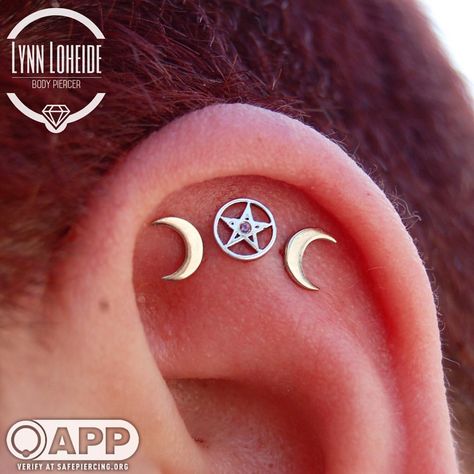 Moon Flat Piercing, Triple Flat Piercing Ideas, Double Flat Piercing, Triple Flat Piercing, Flat Piercing Ideas, Conch Ring, Witch Goddess, Cute Trinkets, Girl Geek