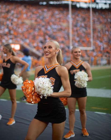 Dance Team Aesthetic, College Dance Team, Pom Team, Dance Team Photos, Dance Drill Team, Team Aesthetic, Dance Team Uniforms, Cool Cheer Stunts, College Dance