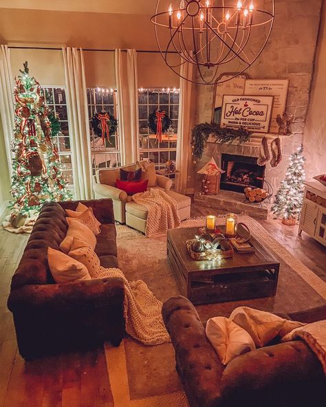 Leanna Laming on Instagram: “Anyone else confused as to what day it is??? It’s a rainy gloomy day here in Texas ..... so you can find me cuddled up on the couch with my…” Corner Fireplace Living Room, Cozy Farmhouse Living Room, Cozy Christmas Living Room, Living Room Corner, Beautiful Farm, Corner Fireplace, Farmhouse Living Room, Christmas Living Rooms, Gloomy Day