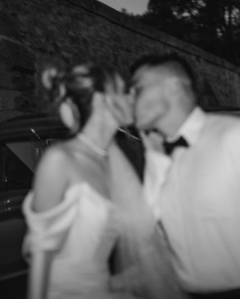 Morion blur wedding photos#weddingphotos#brideandgroom#weddingideas Blurred Wedding Photos, Blurry Engagement Photos, Bahama Mama, Vintage Wedding Photos, Photos Inspo, Engagement Picture, Blur Photo, Wedding Dance, Wedding Shots