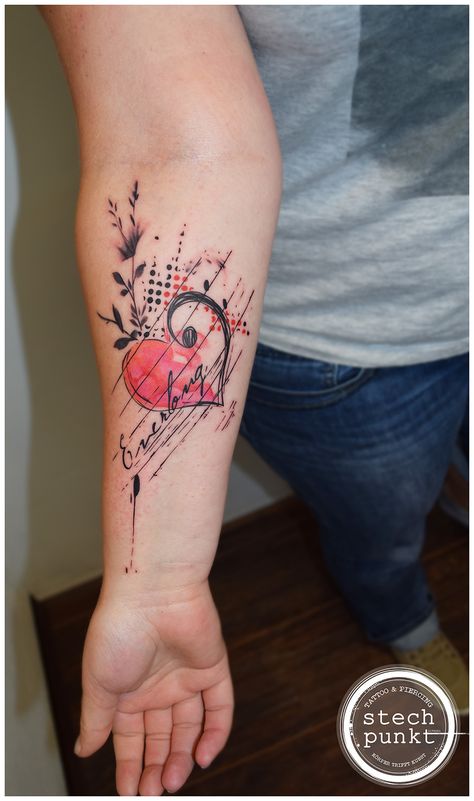 Flowers And Music Tattoo, Bass Clef Tattoo, Watercolor Tattoo Music, Bass Tattoo, Rifa Online, Watercolor Music, Cover Up Tattoos For Women, Tatoo Styles, Heart Watercolor