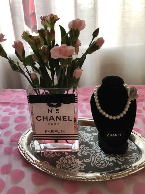 Chanel themed baby shower Chanel Baby Shower Theme, Chanel Party Theme Decoration, Chanel Party Theme, Chanel Baby Shower, 50 Party, Chanel Party, Parfum Chanel, 50th Party, Baby Shower Theme