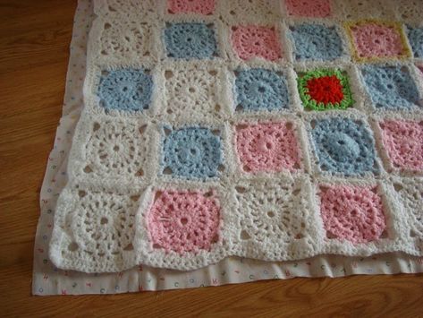 backing a crochet blanket / CHARM ABOUT YOU Beginner Crochet Blanket, Crochet Blanket Ideas, Crochet Blanket Tutorial, Picture Tutorial, Crochet For Beginners Blanket, Blanket Ideas, Crochet Goodies, Beginner Crochet, Crochet Tutorials