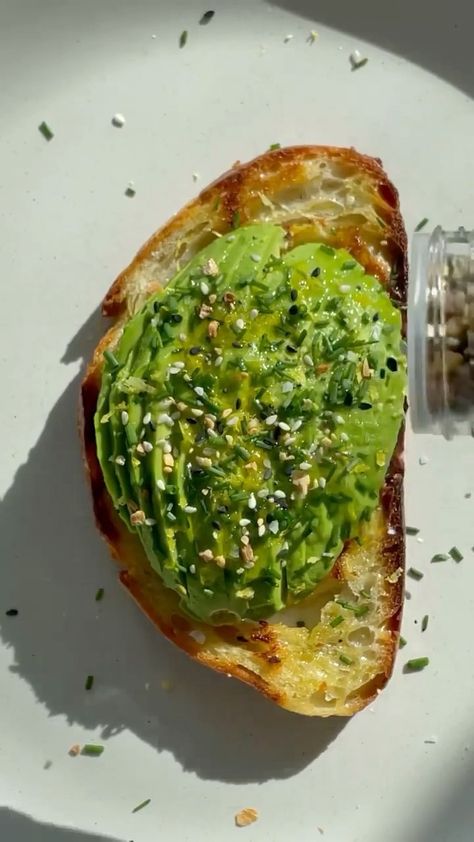 delicioushealthyvideos on Instagram: Avocado Toast ASMR 🥑 by: @londonbruncher My favourite toppings at the moment are lemon juice & zest, salt, chives, and everything but… Keto Cooking, Healthy Family Meals, Healthy Family, Vegetarian Breakfast, No Carb Diet, Vegan Breakfast Recipes, High Protein Recipes, Vegan Snacks, Low Calorie Recipes