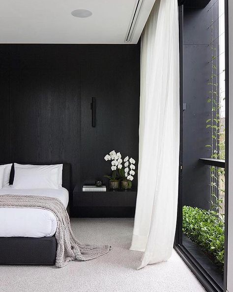 LOVE Minimalistic Interiors 〰️ Rg. @pinterest #SleepingWtheEnemy Black Bedroom Design, Marble House, Australian Interior Design, Interior Design Per La Casa, Interior Design Awards, Black Bedroom, Interior Modern, Design Del Prodotto, White Curtains