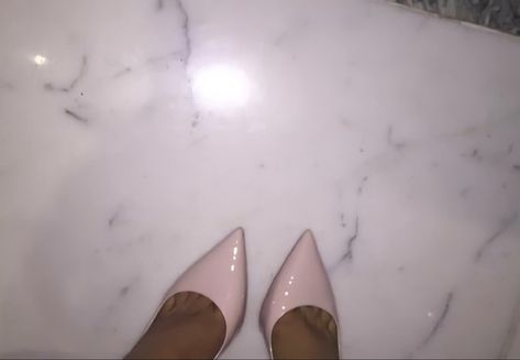 ariana grande wear shoe picture & icon Ariana Grande Snapchat, Ariana Grande Details, Ariana Grande 2016, Ariana Grande 2014, Aesthetic Era, Details Aesthetic, Ariana Grande Album, The Light Is Coming, Thank U Next