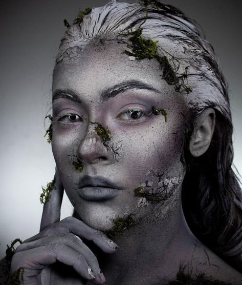 Statue Makeup Stone, Sfx Prosthetics Ideas, Decaying Makeup, Dryad Makeup, Moulage Makeup, Statue Makeup, Stone Makeup, Boat Night, Prosthetic Makeup