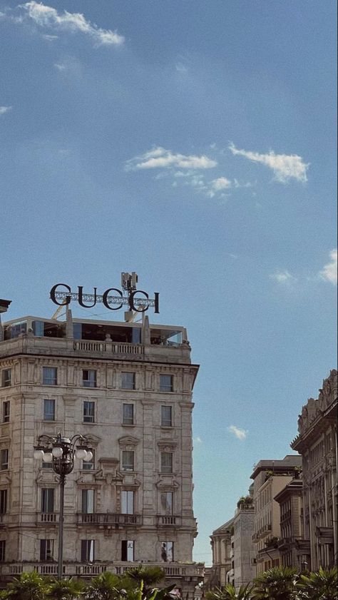 #aesthetic#gucci#milan#italy#lifestyle#mode#outfit#luxus#sunnyday Milan Aesthetic Fashion, Milan Lifestyle, Milan Italy Outfit, Milan Italy Aesthetic, Milano Aesthetic, Milan Trip, Aesthetic Gucci, Milan Aesthetic, Gucci Aesthetic