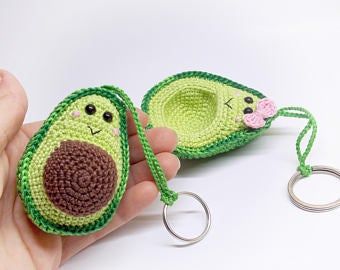 Amigurumi Avocado, Crochet Avocado, Avocado Keychain, Keychain Crochet Pattern, Amigurumi For Beginners, Keychain Pattern, Crochet Case, Keychain Crochet, Crochet Keychain Pattern