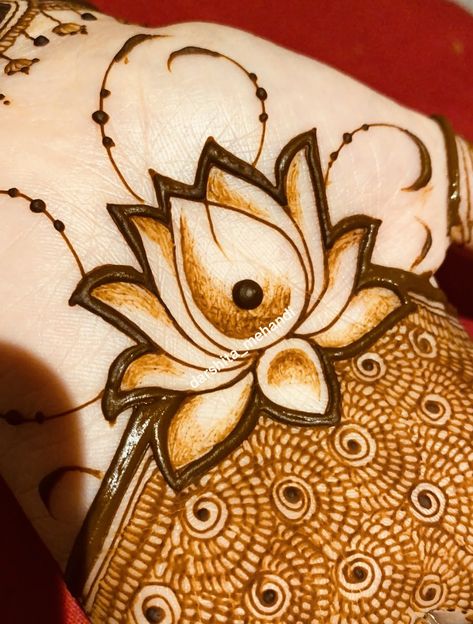 Lotus Flower Mehndi, Henna Beginners, Lotus Mehendi, Mehndi Basic, Mehandi Desine, Henna Videos, Flower Mehndi, Indian Henna Designs, Happy Womens