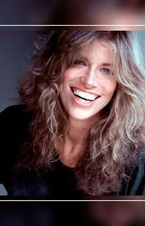 VITROLA FLASHBACK on Instagram: “Carly Simon - Nobody Does It Better - 1977 #carlysimon #anos70 #musicaromantica #musicaantigua #music #flashback #nostalgies #nostalgia…” Carley Simon, Simon D, Toad In The Hole, Carly Simon, Cheryl Ladd, Dress Suits For Men, Farrah Fawcett, Email Id, Pony Car