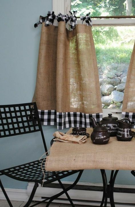 Cortinas Country, Burlap Projects, Burlap Curtains, Burlap Crafts, Cafe Curtains, Kitchen Window, Kitchen Curtains, French Country Decorating, Window Coverings