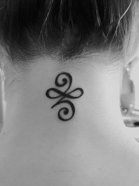 50 Amazing Celtic Tattoo Ideas That Will Make Your Presence Irish Symbol Tattoos, Simbolos Tattoo, New Beginning Tattoo, Tattoo Diy, Tato Henna, Celtic Symbol, Celtic Tattoo, Symbol Tattoo, Strength Tattoo