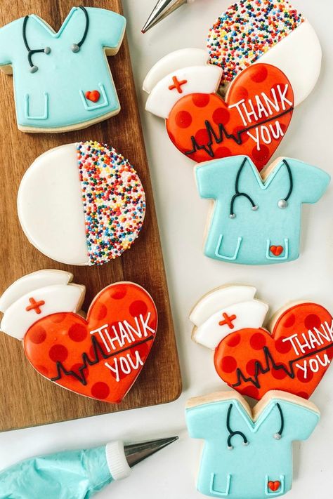 Nurses deserve every single bit of appreciation we can give, cookies don’t say it enough, but they are sure to deliver a smile and brighten a touch day with a sweet treat and endearing message! Have a few nurses you know that deserve their own set? You can easily personalize these cute sugar cookies to give as gifts. Make a few sets for a local doctor’s office, urgent care, hospital, nursing facility where nurses that could use a smile! Tap the pin to watch Youtube tutorial. Nurses Week Cookies, Cookies To Give As Gifts, Nursing Cookies, Cute Sugar Cookies, Medical Cookies, Nurse Cookies, Assorted Cookies, Cookies Video, No Bake Sugar Cookies