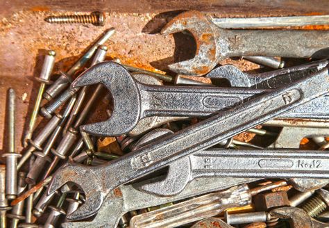 How To Remove Rust From Tools Underdeck Ideas, Tool Restoration, Mary Russell, Rusty Tools, Clean Tools, Rust Remover, Luthier Tools, Remove Rust, Rust Removal