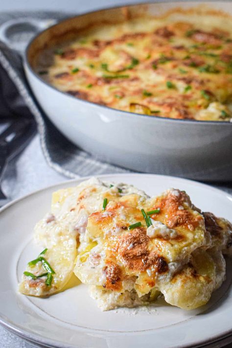 Potatoes au Gratin with Pancetta and Leeks - The Jam Jar Kitchen Fennel Gratin, Au Gratin Potato Recipes, Au Gratin Recipes, Creamed Leeks, Jar Kitchen, Potatoes Au Gratin, Bechamel Sauce, Holiday Side Dishes, The Jam