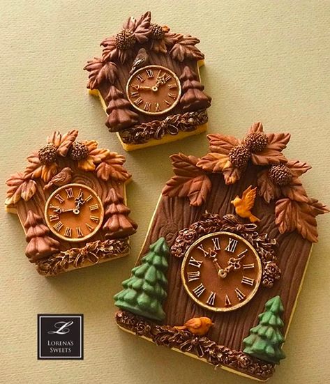 gingerbread house pinned by www.gingerbreadjournal.com Clock Cookies, Cuckoo Clocks, Cookie House, Pretty Cookies, Christmas Gingerbread House, Fancy Cookies, Creative Cookies, Beautiful Cookies, Christmas Sugar Cookies