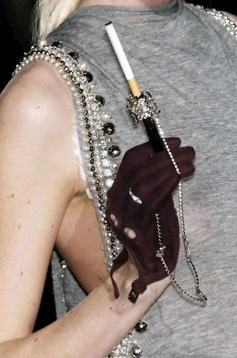 Fashion Details, Piercing Jewelry, Milan Fashion Week, Kitsch, Just In Case, Close Up, High Fashion, Gloves, A Woman