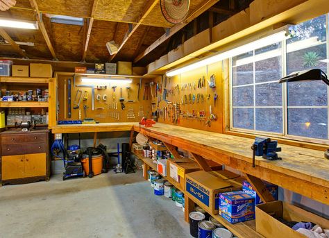 Garage Workshop Layout, Luxury Hot Tubs, Sports Court, Garage Workshop Organization, Workshop Layout, Woodworking Shop Layout, Shop Buildings, Garage Shed, Garage Work Bench