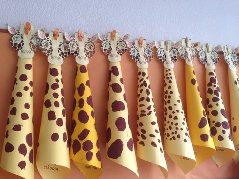 giraffe craft for ju pinned with Pinvolve - pinvolve.co Giraffe Crafts, Giraffe Costume, Jungle Art, Elementary Art Projects, Kindergarten Art, Safari Theme, Jungle Theme, Animal Projects, Animal Crafts