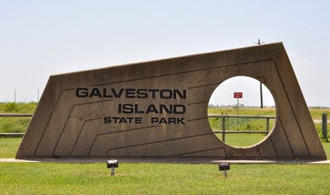 Galveston Seawall, Camping In Texas, Kayaking Tips, State Park Camping, Kayak Camping, Galveston Island, Galveston Texas, Camping Destinations, Kayak Tours