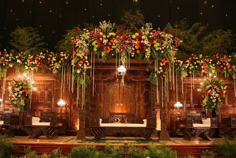 #Royalwedding #me_momentoevents #stage #flowers #decoration #lights #destinationwedding #weddingphotography Garden Wedding Ceremony Decorations, Javanese Wedding, Indonesian Wedding, Wedding Design Inspiration, Wedding Readings, Wedding Stage Design, Garden Weddings Ceremony, Wedding Design Decoration, Garden Wedding Decorations