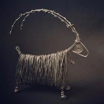 Wire Art Sculpture Animals, Mini Wire Sculptures, Art Fil, Metal Welding Art, Wire Art Sculpture, Art Wire, Welding Art Projects, Metal Welding, Junk Art