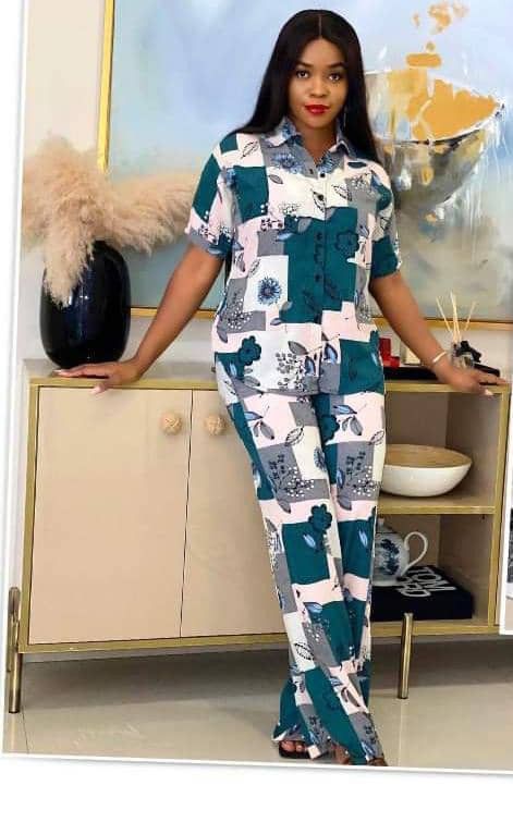 Material Top And Trouser, Trouser Styles For Ladies, Latest Material Gown Styles, Ladies Trousers Designs, Trouser And Top For Ladies, Chiffon Gown Styles, Materials Gown Style, Chiffon Styles, Fashion Work Outfit