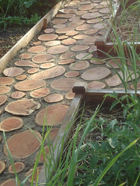 DIY Garden Paths And Backyard Walkway Ideas • The Garden Glove Terraced Patio Ideas, Wood Walkway, Decorative Garden Fencing, Backyard Walkway, Garden Walkway, Garden Path, Garden Pathway, Garden Edging, Perfect Garden